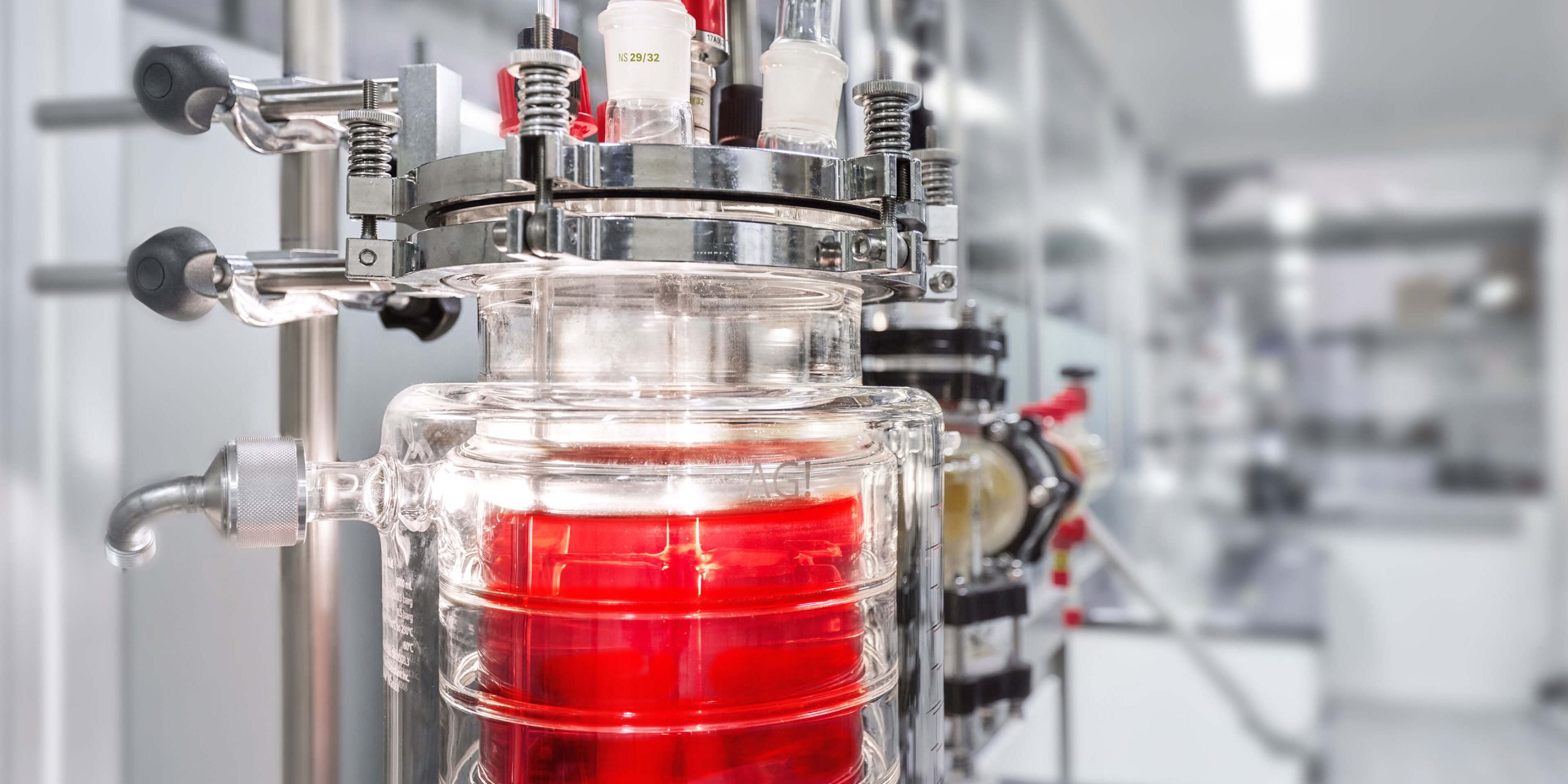 GlasKeller-plant-vessel-full-width-image GlasKeller Schweizer Glasgeschichte, Mixer-Settler, Glasreaktoren, Extraktionskolonnen, schweizerische Glasproduktion, schweizerische Glasindustrie